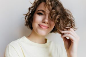 How to Curl Short Hair: Expert Guide for Perfect, Lasting Curls