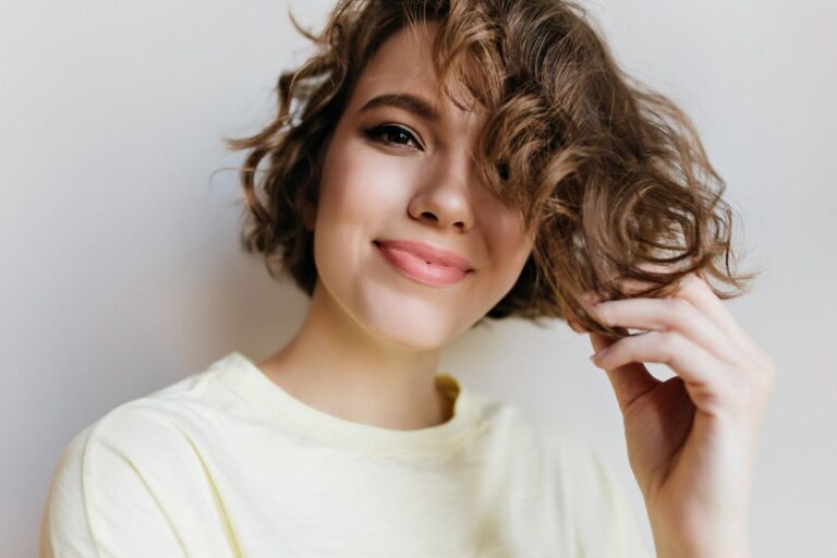 How to Curl Short Hair: Expert Guide for Perfect, Lasting Curls